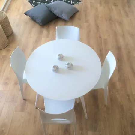 Les Bateliers Apartment *