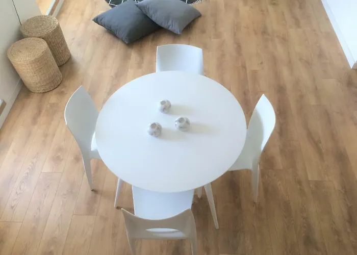 Les Bateliers Apartment *